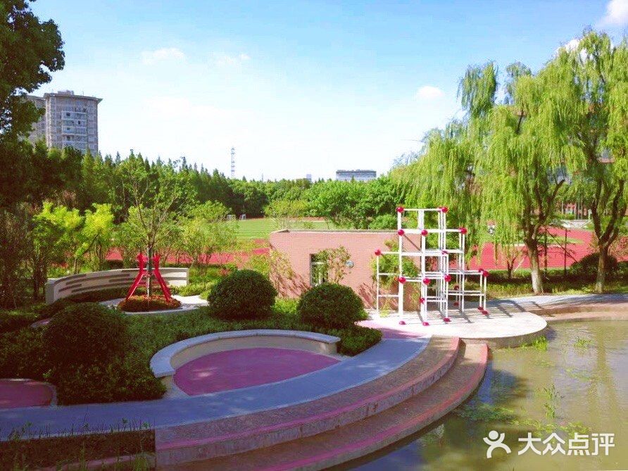 华师大二附中 校园环境太好了吧