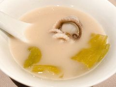 酸菜煮望潮-荣轩(新荣记环球金融中心店)