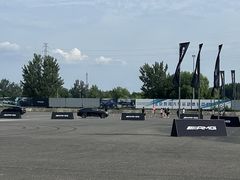 -天津波士信达奔驰4S店(卫津南路店)