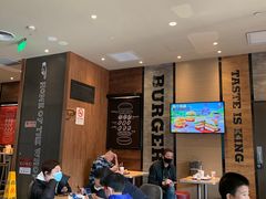 大堂-汉堡王(徐汇绿地缤纷店)
