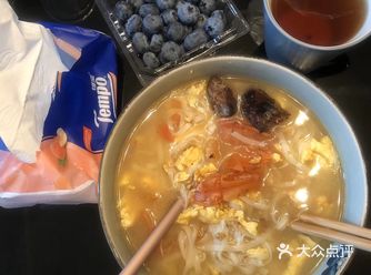 熟悉的布景，熟悉的碗…今天吃——番茄鸡蛋面