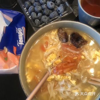 熟悉的布景，熟悉的碗…今天吃——番茄鸡蛋面