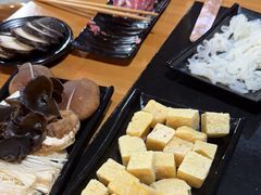 -果松木炭酸菜铜火锅·外婆参鸡汤