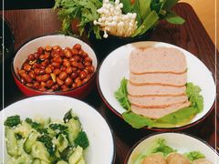 -虾弄弄海派小龙虾·牛羊蝎子火锅