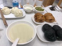 -李与白包子铺(桐梓林店)