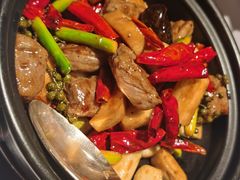 椒麻黑蒜安格斯牛肉粒-悦轩中餐厅·高空江景·杭州柏悦酒店
