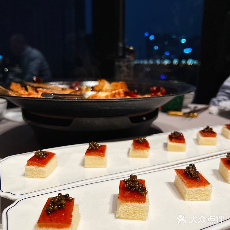 拜托‼️都去吃这个鱼子酱烤鸭呀,人间值得