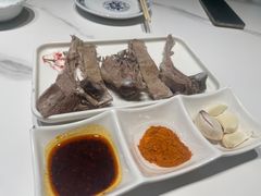 -三江源美食城