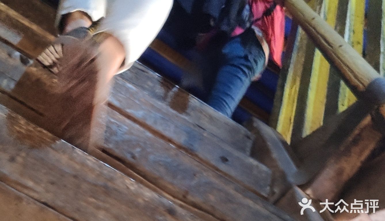 同时也能感化人。布达拉宫门口就是八角廊（八廊街）