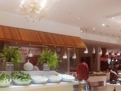 自助取餐区-泉福居酱骨头自助广场(南大街商业步行街店)