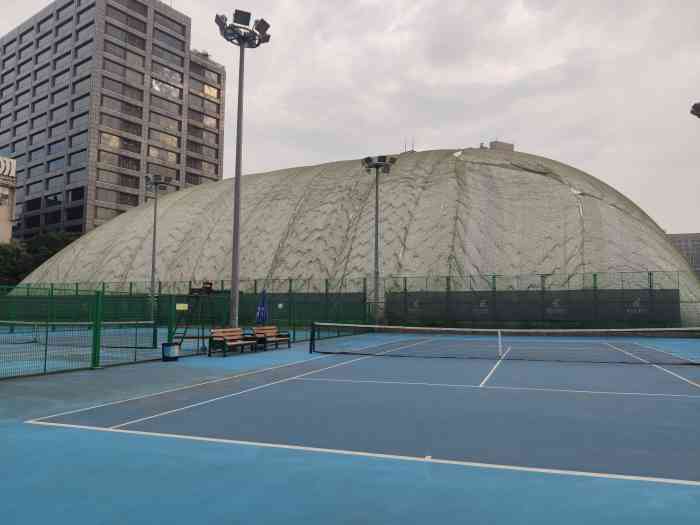 黄龙体育中心网球馆-"早春,很赞的天气.室外有风,但没有太阳.