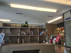 -榆林榆阳西路火车站亚朵酒店