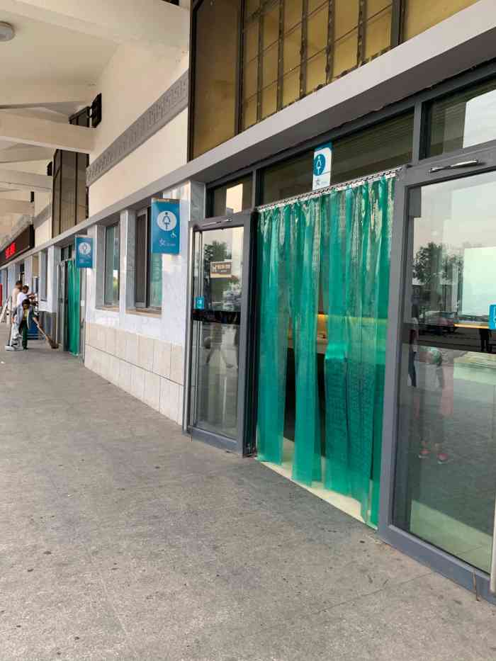 迁安服务区卫生间-"在去北戴河的路上路过迁安服务区,停下来歇.