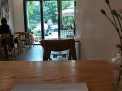 靠窗位-尤加利咖啡馆