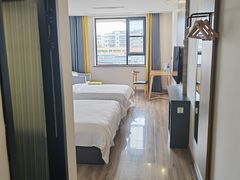 -速8酒店(成都大学十陵地铁站店)