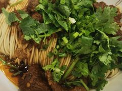 牛腩拌面-三两春肚肺汤(崂山路店)