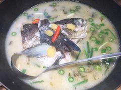 煎香酸菜半边鱼-渔悦潇湘·酸菜煮鱼(岳麓山店)