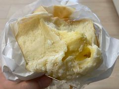 酥软豆乳四叶包-好利来(八角店)