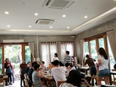 -Chom Cafe and Restaurant