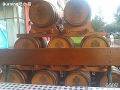 装饰用的酒桶-皇冠自酿啤酒坊(中国红街5号楼店)