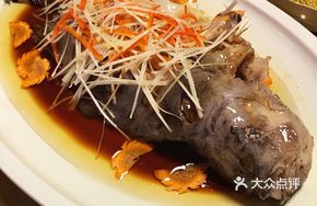Oil-Poured Sea Cucumber with Fish Fillet
