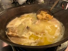 -鲜入围煮花胶鸡海鲜火锅