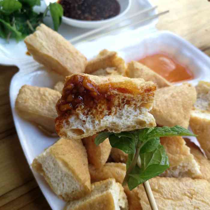 潮州小食店-"「凤凰炸豆腐」还蛮有意思的,两种蘸料.豆.