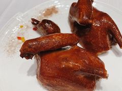 招牌玻璃皮乳鸽-北京厨房(SKP店)
