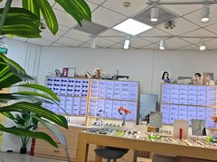 -天空之镜眼镜店蔡司依视路配镜授权零售店(望京颐堤港店)