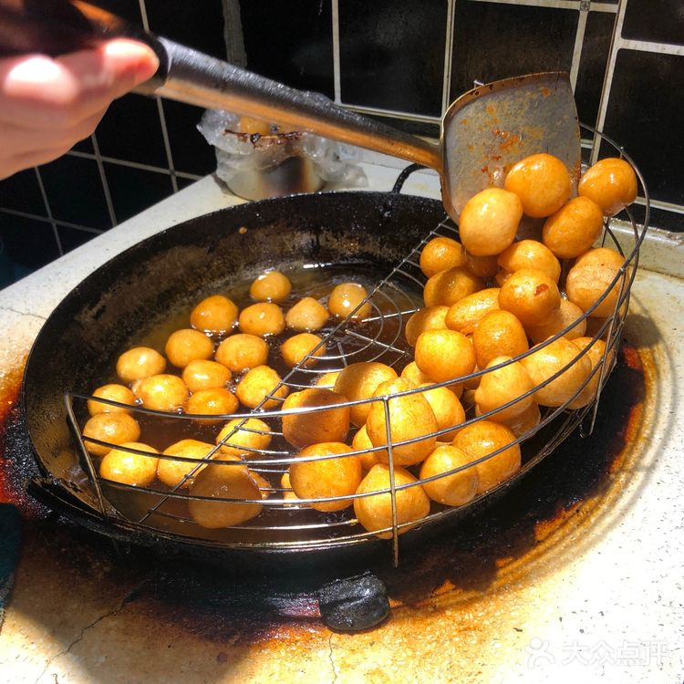 赶不及回去和坡子街的伙伴们汇合吃黑色经典臭豆腐