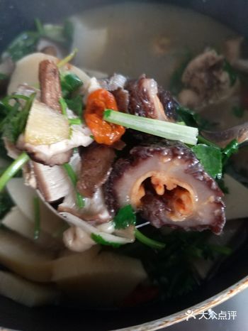 闽南有道名菜，曰“佛跳墙”，名字取得动感十足