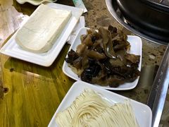 -乳仔牛牦牛汤锅 烤羊排(松潘古城店)