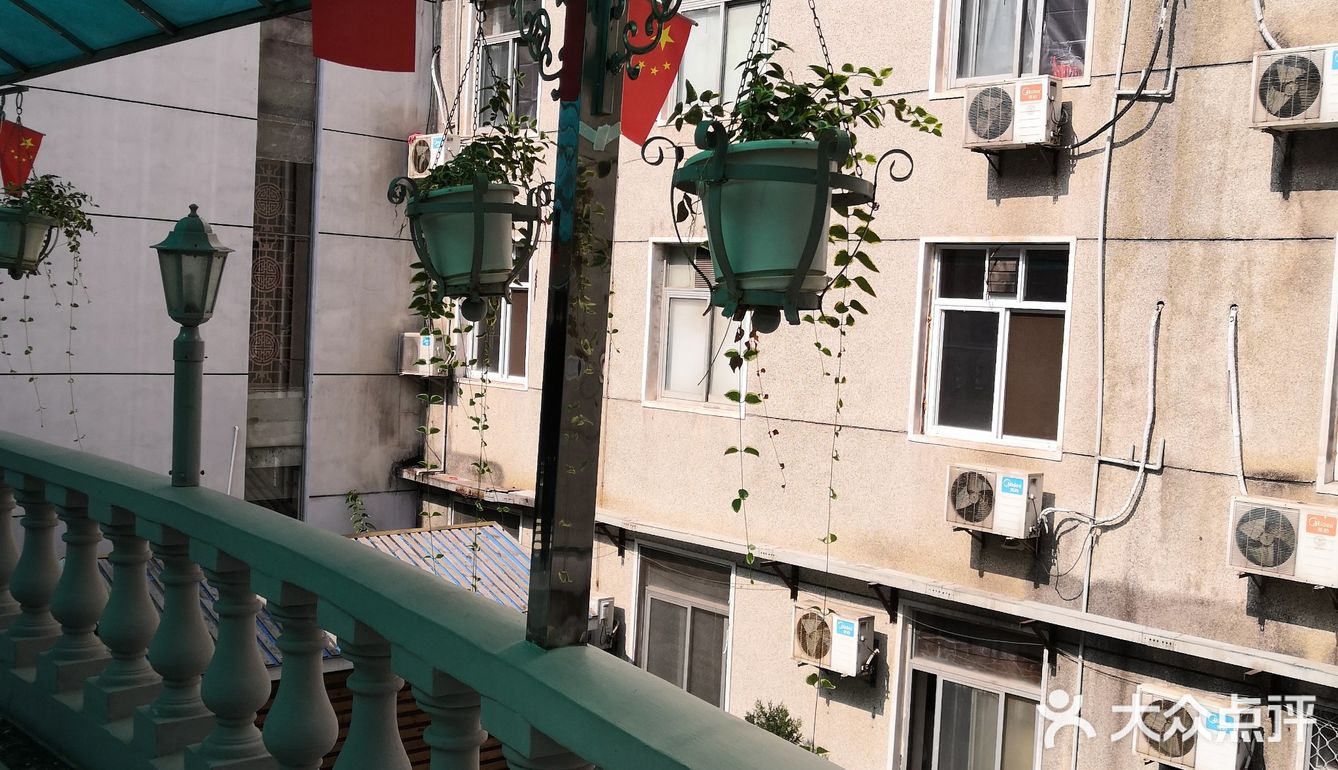 寸土寸金，所以酒店也是没办法，还是那么小