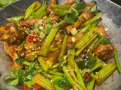 火辣鸡爪子-那胡同里的小烤肉馆(开发区万达店)