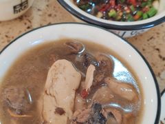 -杨记山珍鸡煲菌汤锅
