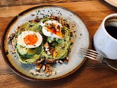 牛油果煮蛋吐司-RAC BAR(安福路店)