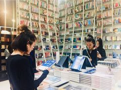 -钟书阁(松江泰晤士小镇店)