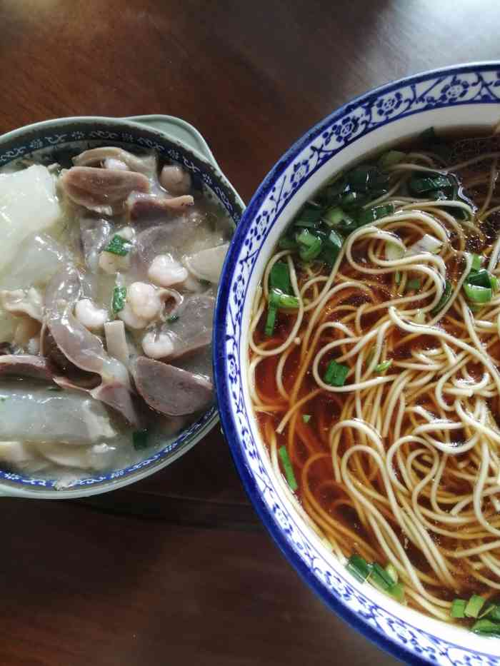 东吴面馆(干将东路店)-"去年路过进来吃了一碗焖肉面,口味蛮不错的.