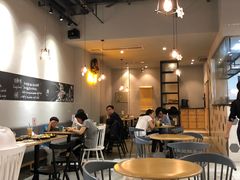 大堂-HELLO 27 意面·沙拉·帕尼尼