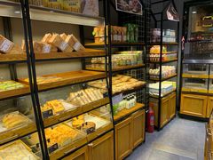 面包甜点陈列柜-向阳松鼠(三门井店)