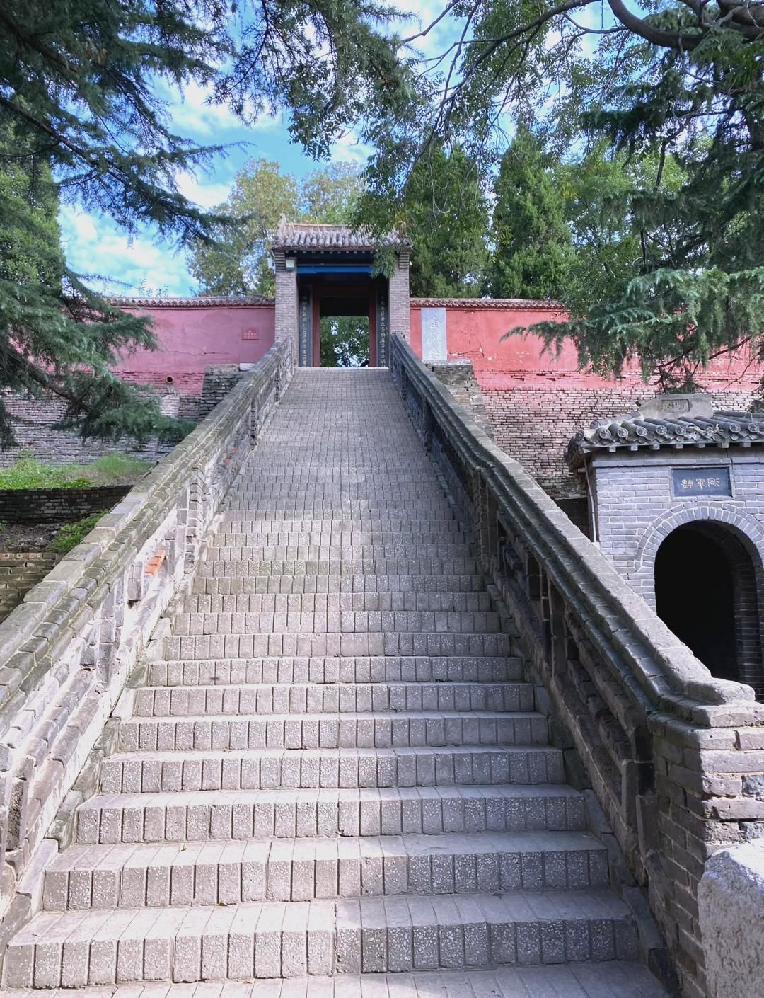 铜雀台与金凤台,冰井台共同构成了铜雀三台