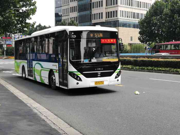 公交车(55路)-"服务太差了,早高峰有事故绕路也不通知乘客.