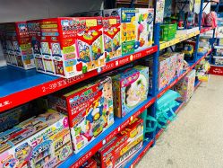 -逝水玩具折扣店