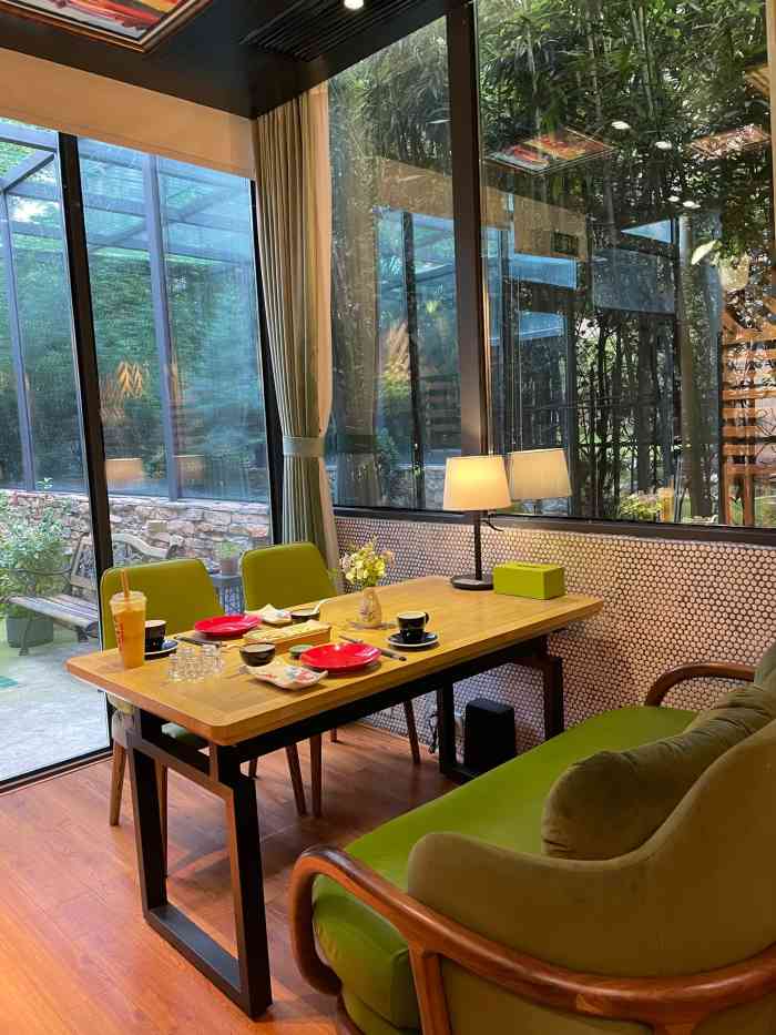 4.17打卡的米朵餐厅听亲戚说是网红店,而且平日排不到号得等.