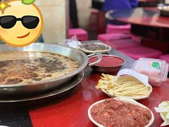 纯鲜毛肚-储奇门鳝鱼火锅(总店)
