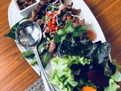 -Chom Cafe and Restaurant