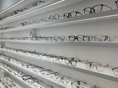 -美式眼镜·授权蔡司.依视路.尼康.豪雅.明月(南翔印象城店)