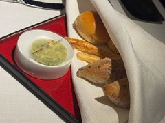 餐前面包配黄油-弦月窗LUNETTE BY AMANDA(复兴路店)