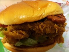 吮指十三鲜小龙虾烤鸡堡/鸡肉卷-肯德基(丽莎广场店)