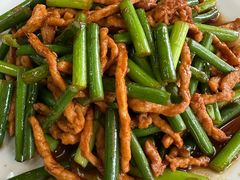 芹菜炒肉丝-巧味小馆